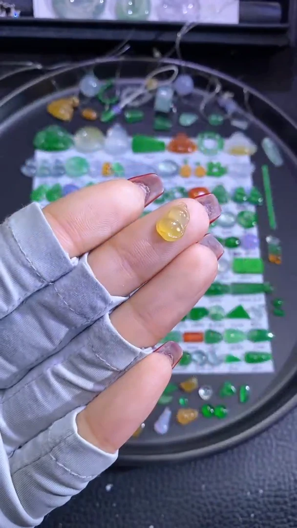 未镶嵌挂件翡翠豆子