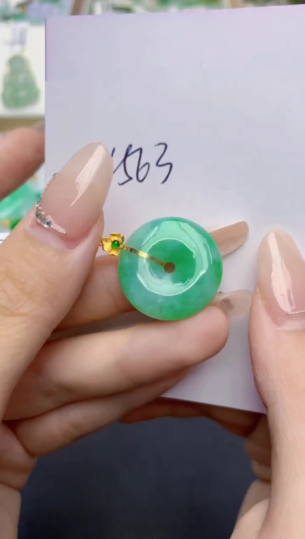 翡翠18K金镶嵌颈饰天然缅甸A货翡翠