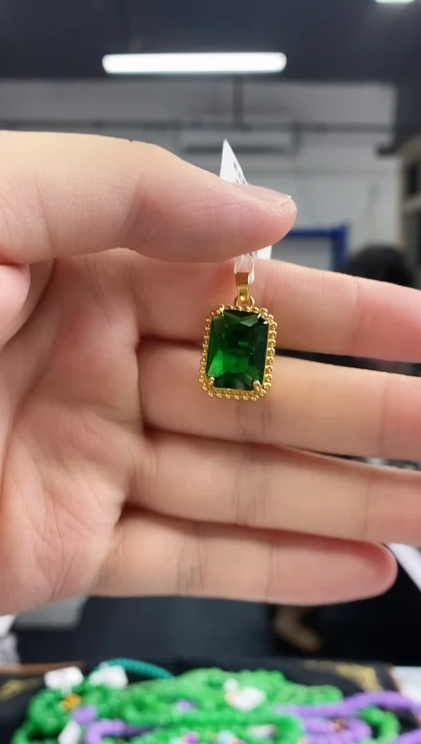 吊坠未镶嵌祖母绿多样性发其一颜色微差