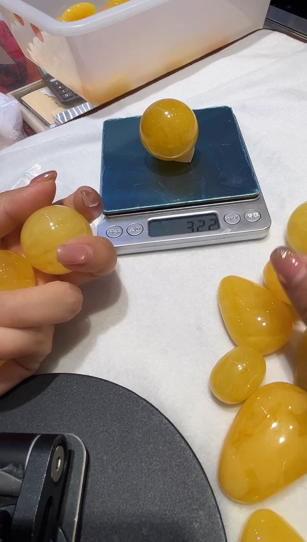 裸石蜜蜡未镶嵌定99总 32.2g总2210