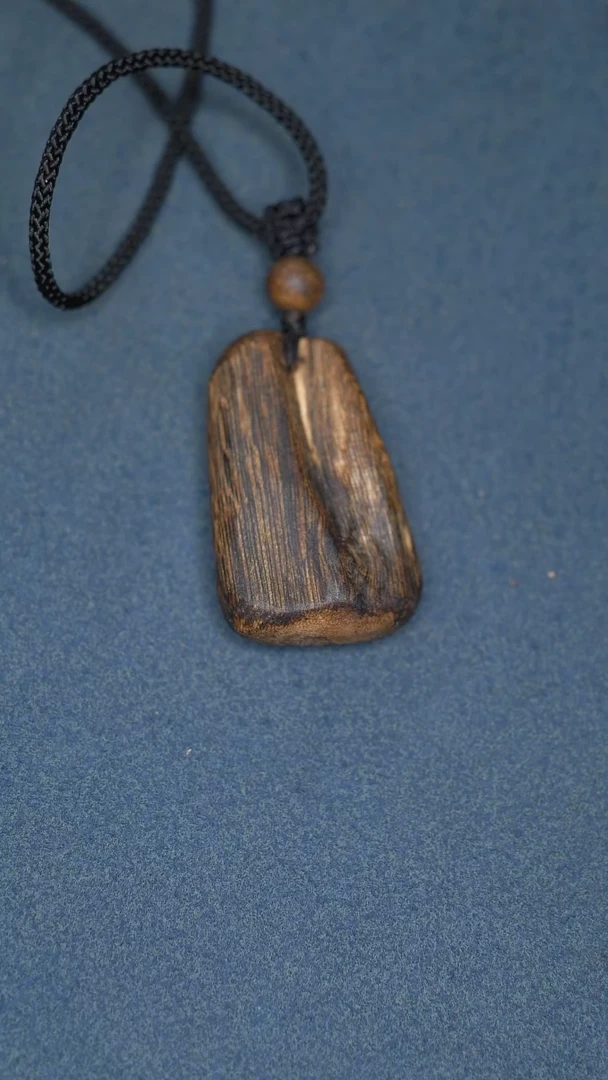 沉香吊坠海南莺歌绿棋无事牌