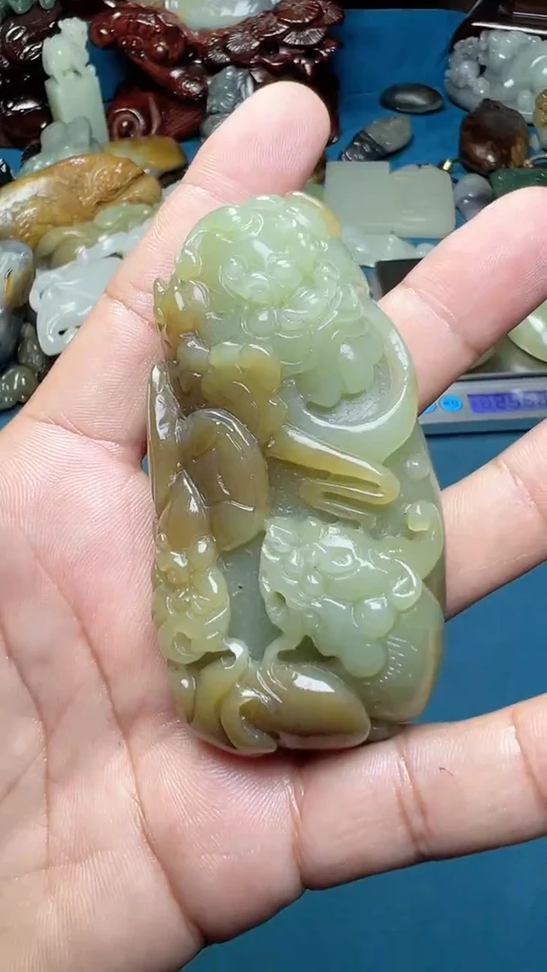 和田玉未镶嵌把件-