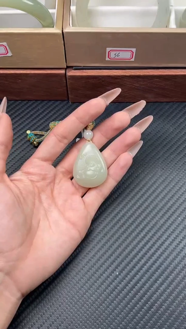 吊坠(赠链)未镶嵌和田玉且末迪克兰一细微色差吊坠