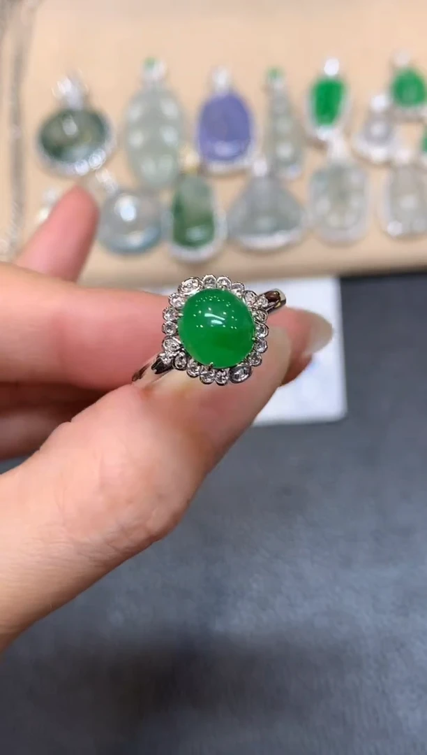 18K金镶嵌戒指翡翠蛋面【无服务费