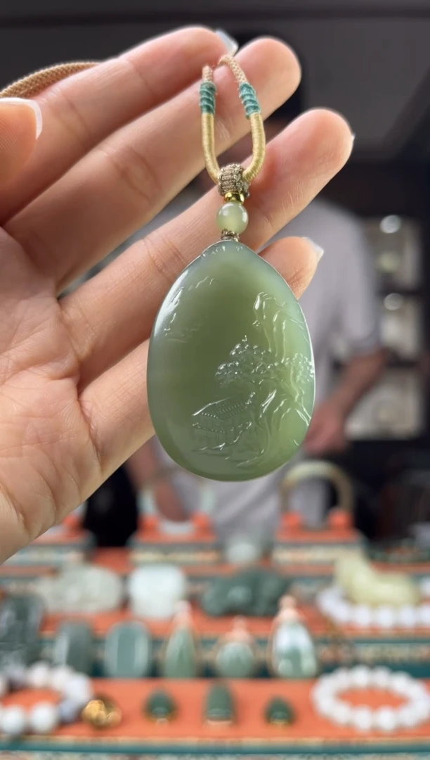 和田玉未镶嵌颈饰佩佩