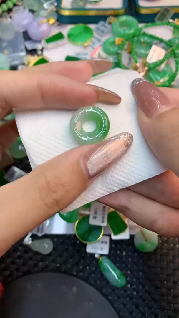 颈饰未镶嵌翡翠1