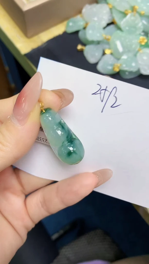 翡翠18K金镶嵌颈饰 天然缅甸翡翠A货