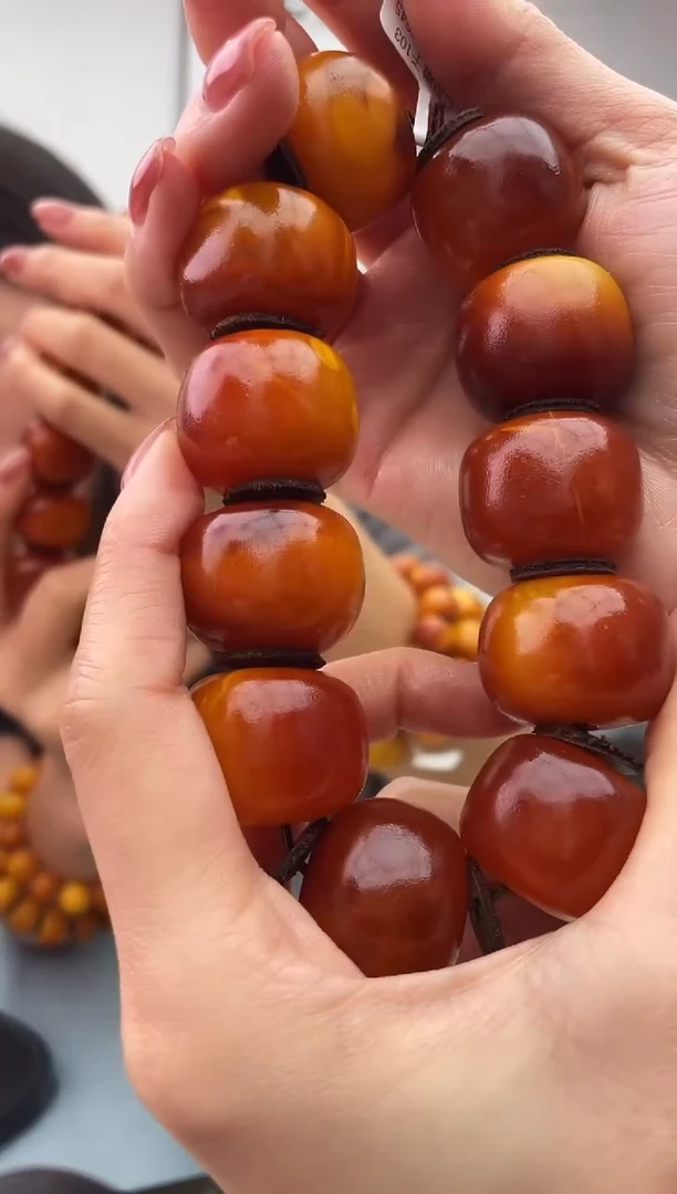 未镶嵌蜜蜡珠宝奇石假一罚十，0103.25微瑕发一件