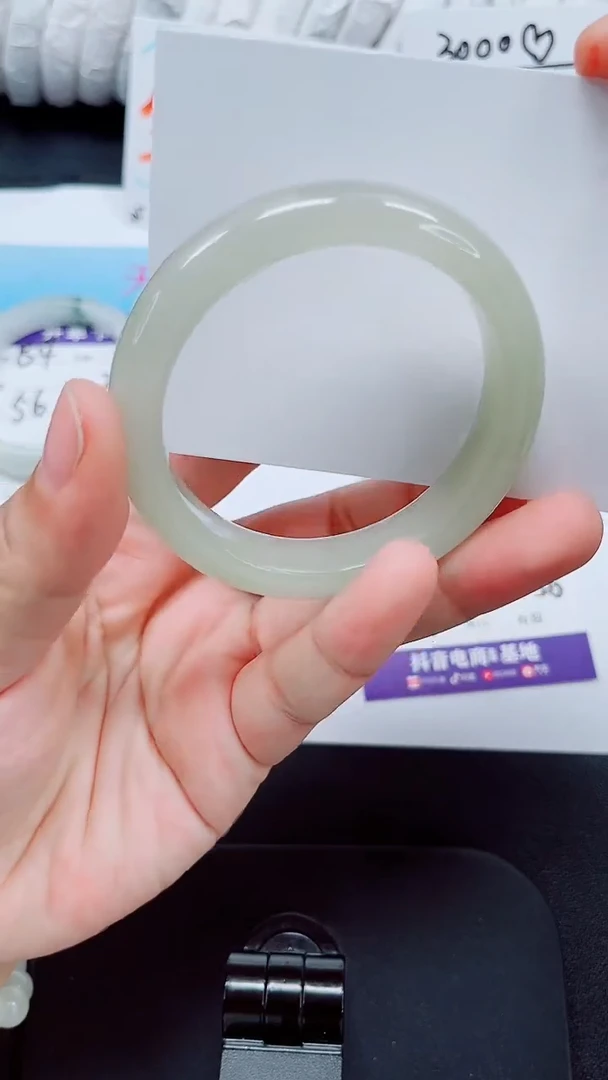 未镶嵌手镯石英质玉85-55