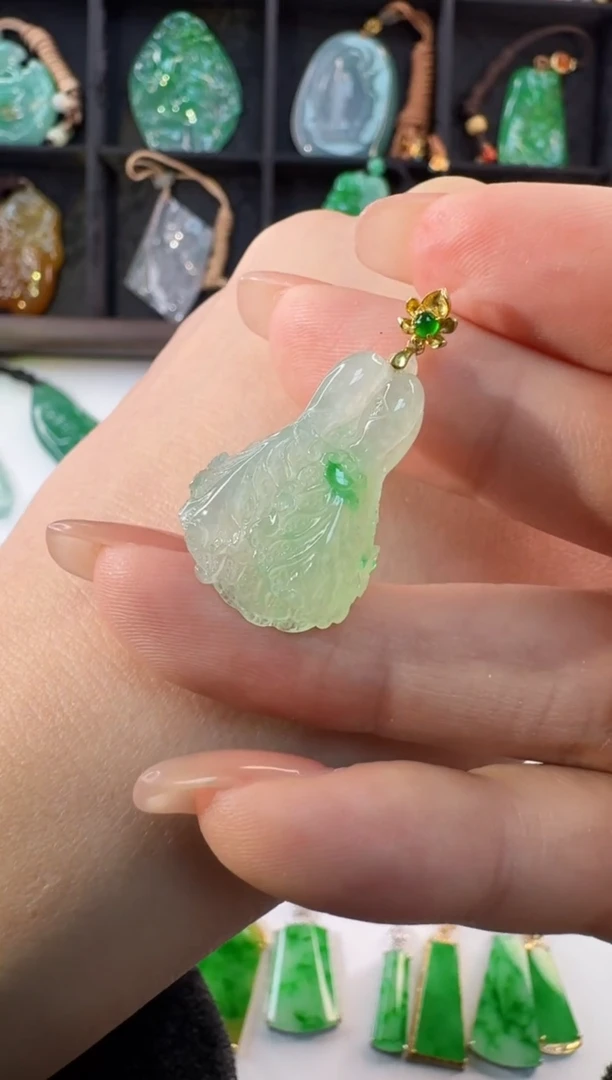 颈饰18K金镶嵌翡翠缅甸A货翡翠