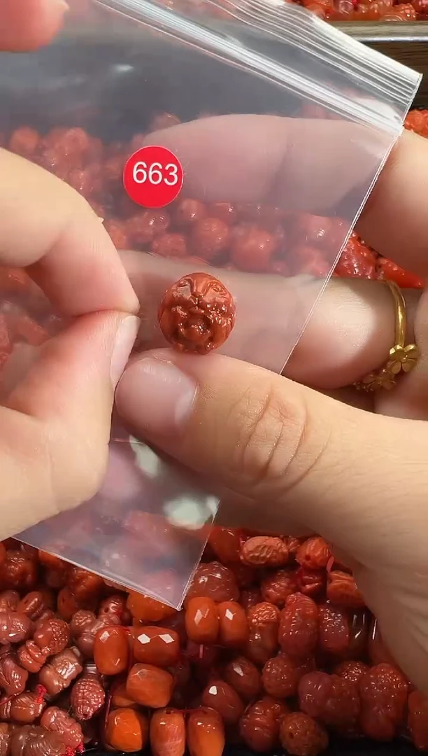 颈饰未镶嵌南红玛瑙1