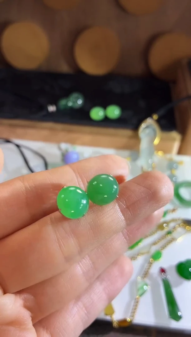 18K金镶嵌翡翠耳饰耳饰