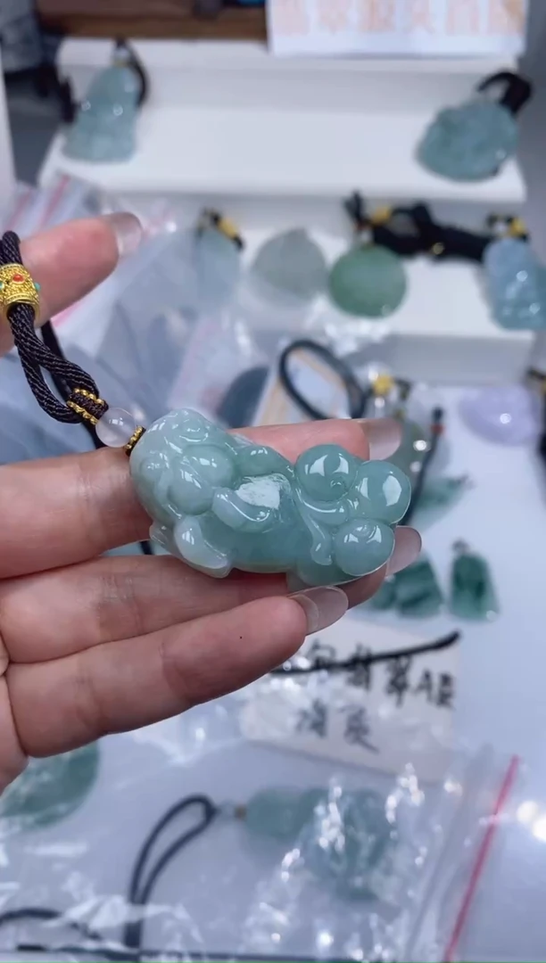 颈饰未镶嵌翡翠吊坠
