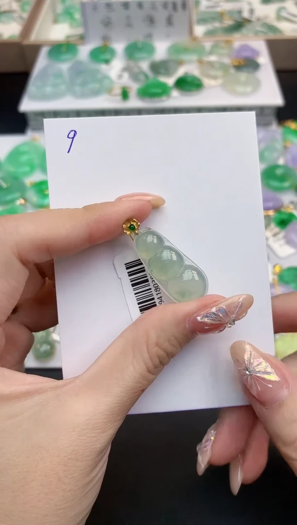 颈饰18K金镶嵌翡翠天然缅甸A货翡翠