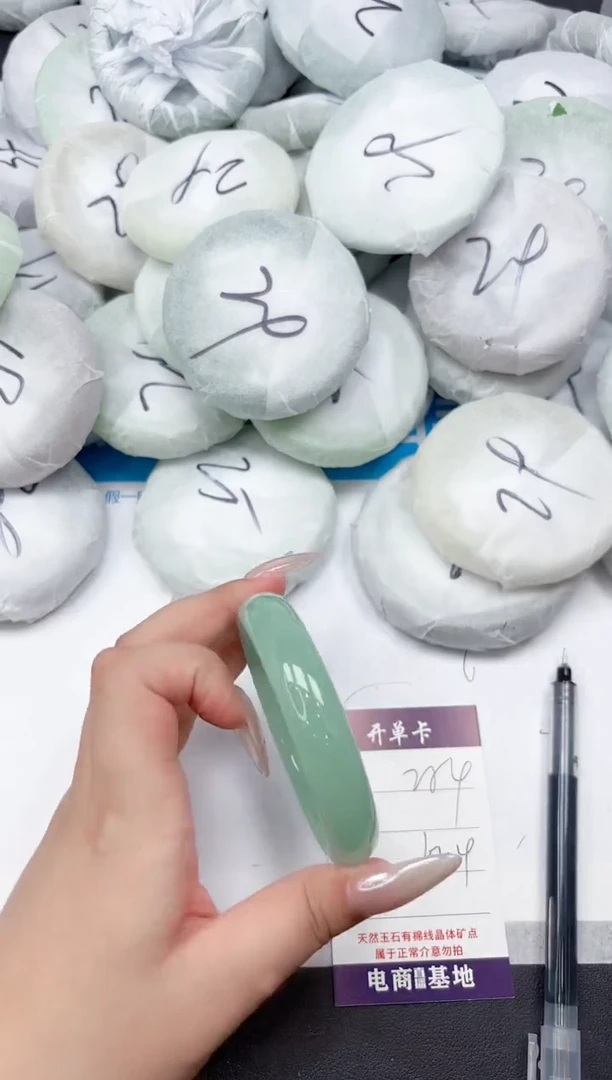 未镶嵌手镯石英质玉254-62.4