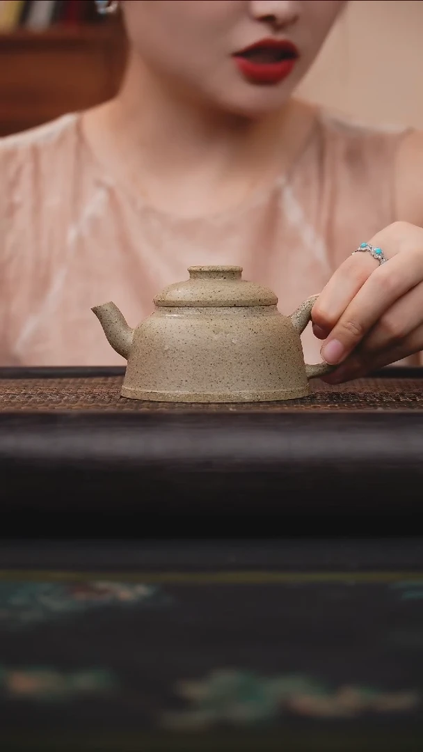 茶壶紫砂金钟 手磨乌金砂段
