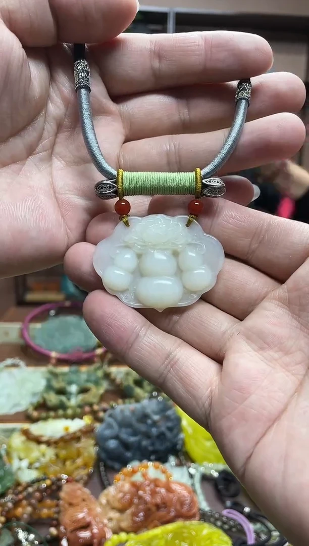 未镶嵌岫玉颈饰·2