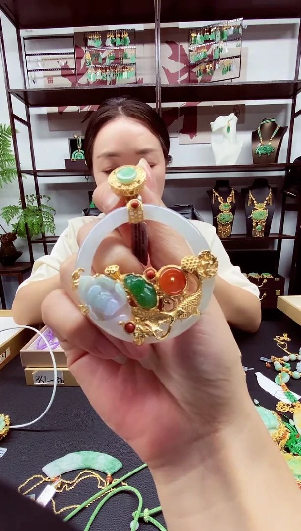 翡翠未镶嵌颈饰翡翠吊坠