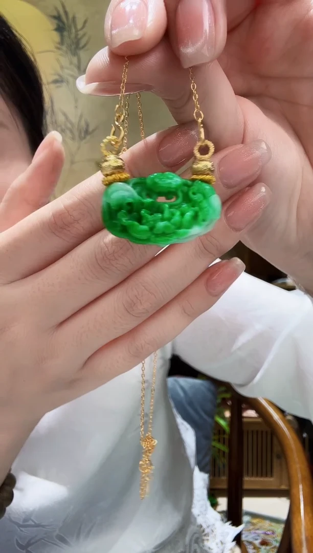 颈饰未镶嵌翡翠吊坠