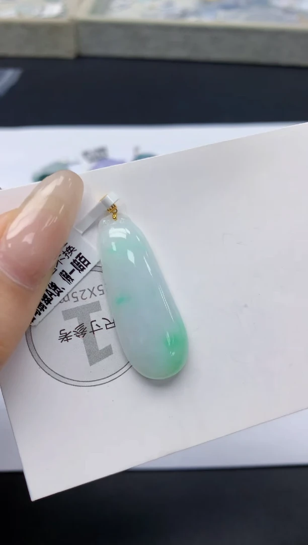 颈饰18K金镶嵌翡翠天然缅甸A货翡翠，百元以上9元证书费自理