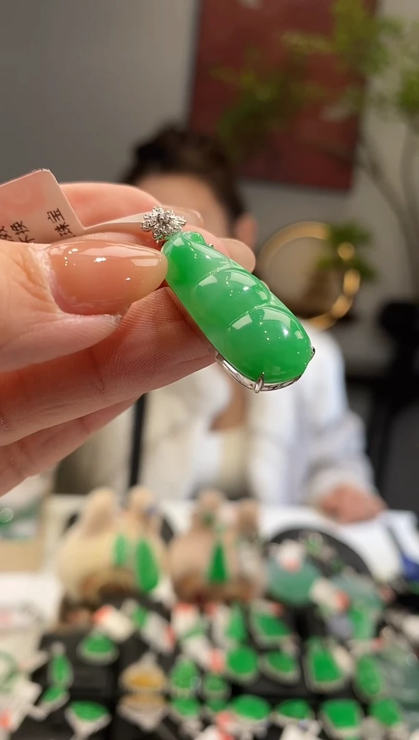 吊坠(不含链)18K金镶嵌翡翠落**风福豆