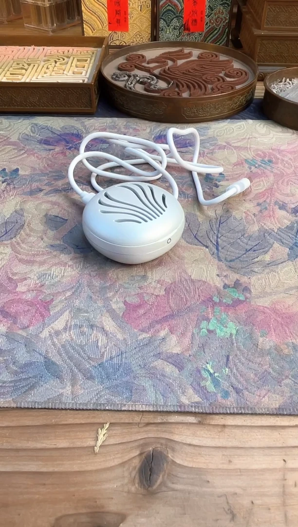 塑料踏云电子熏香器珠光白