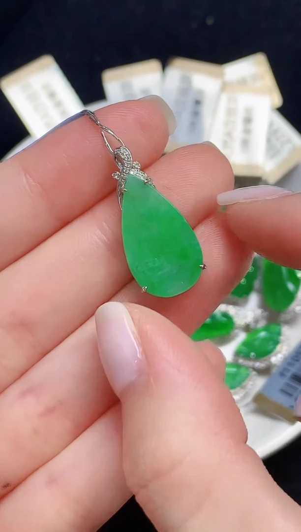 吊坠(不含链)18K金镶嵌翡翠L0712多样性发其一