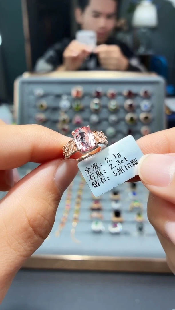 18K金镶嵌戒指碧玺2.3..