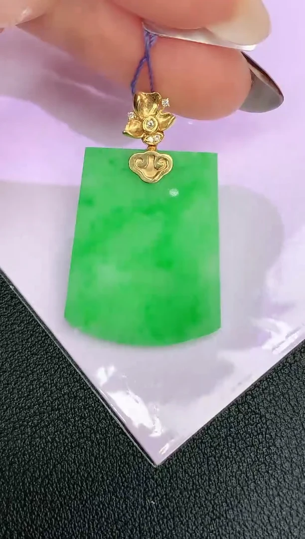 颈饰18K金镶嵌翡翠赠礼盒证书 麦麦
