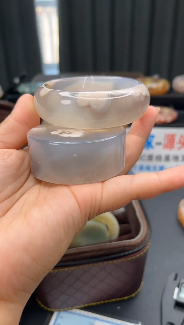 石英质玉手镯未镶嵌赠送镯心（圈口58