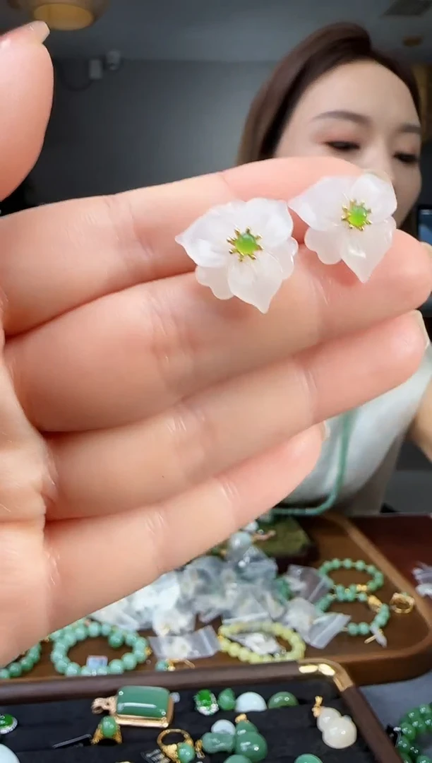 和田玉银S925镶嵌耳饰1