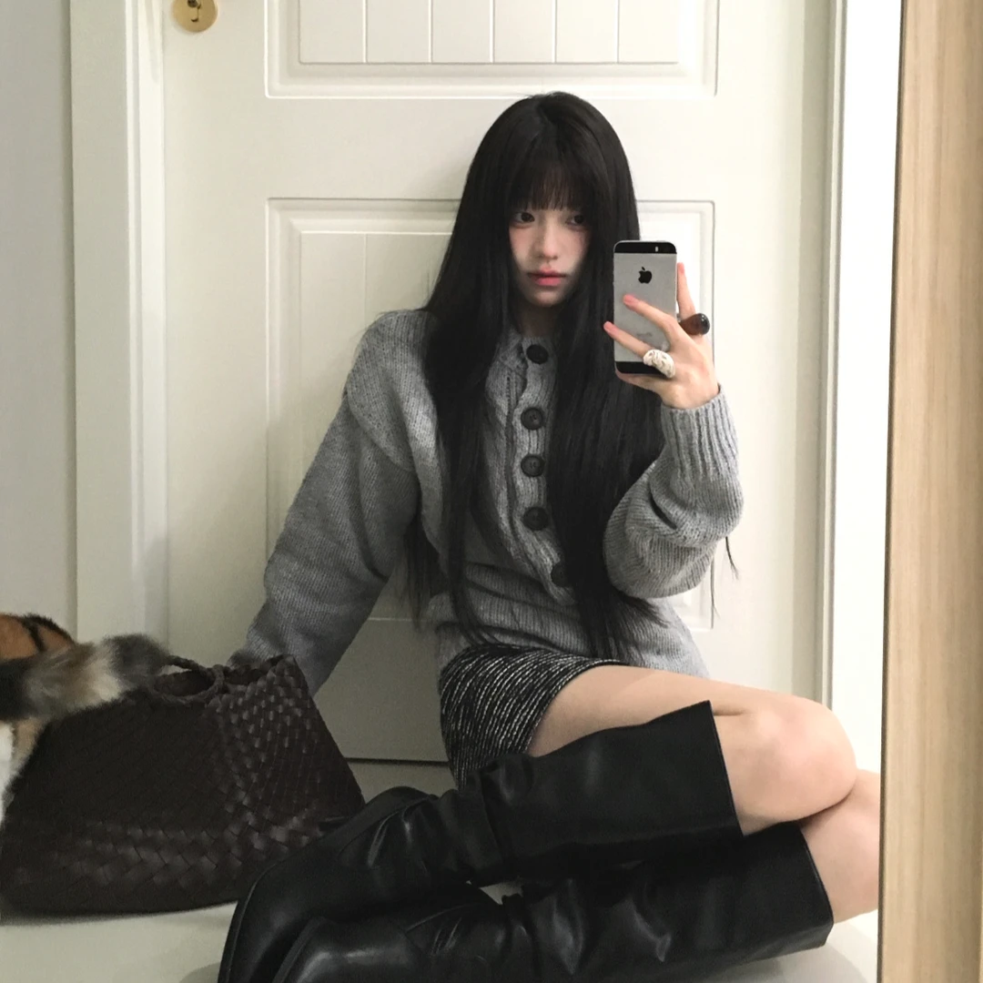 灰色御姐风毛衣女春秋新款长袖上衣纽扣半开领修身显瘦纯色针织衫