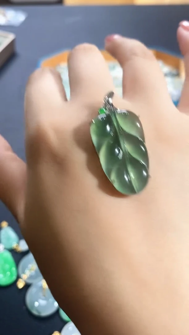 翡翠18K金镶嵌颈饰250607250