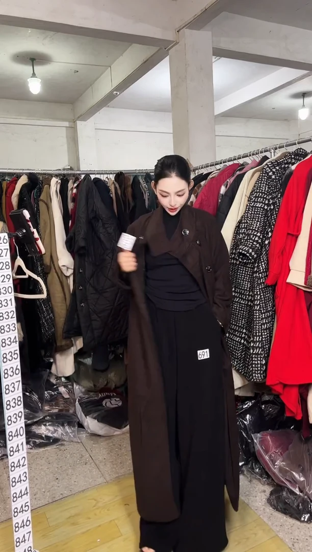 809闪购外套外披马甲打底裤子