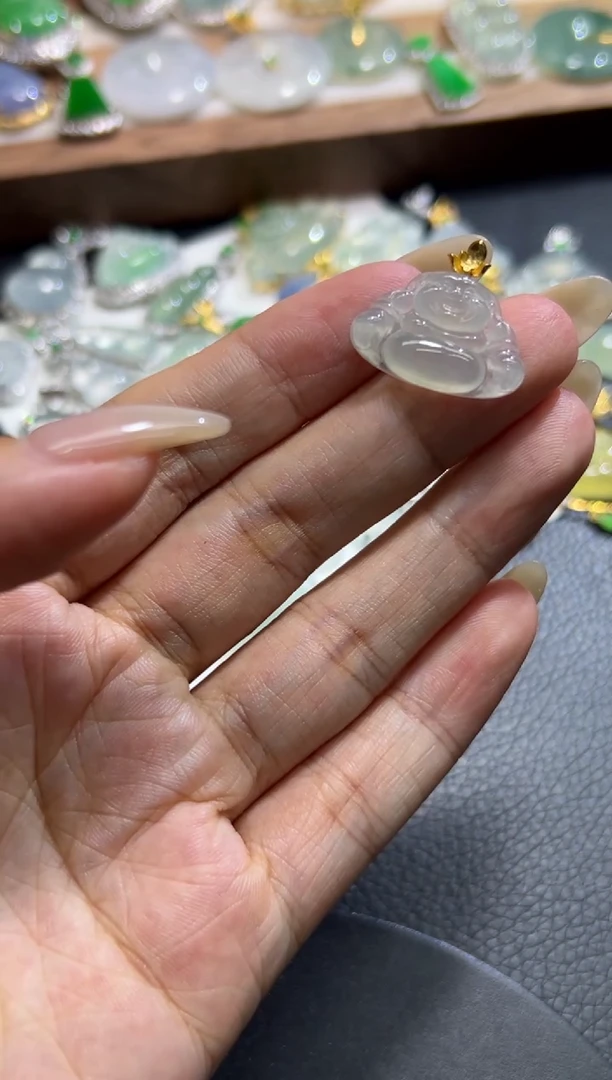 翡翠18K金镶嵌颈饰收到货品48小时鉴赏期（超时不退不换）