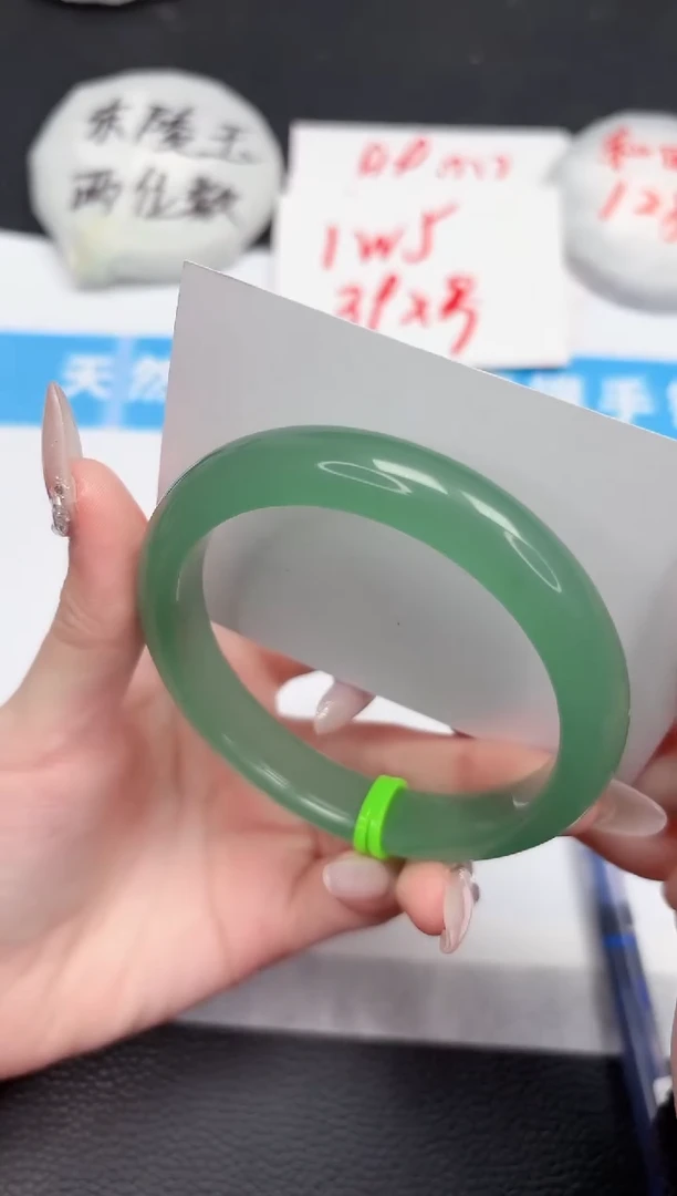 【闪购商品】石英质玉手镯未镶嵌180-60.3