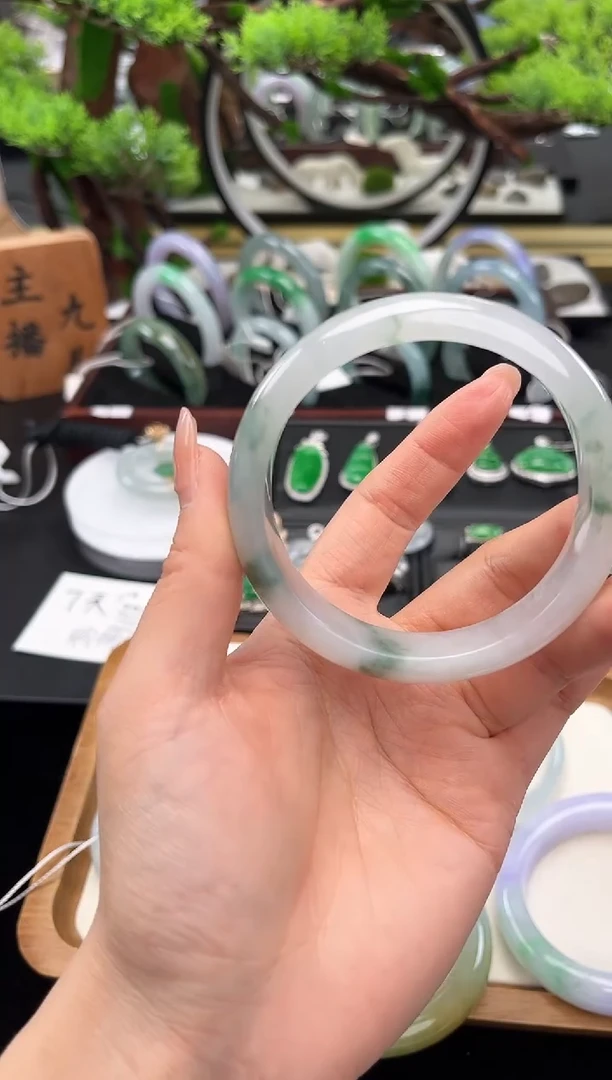 未镶嵌手镯翡翠手镯