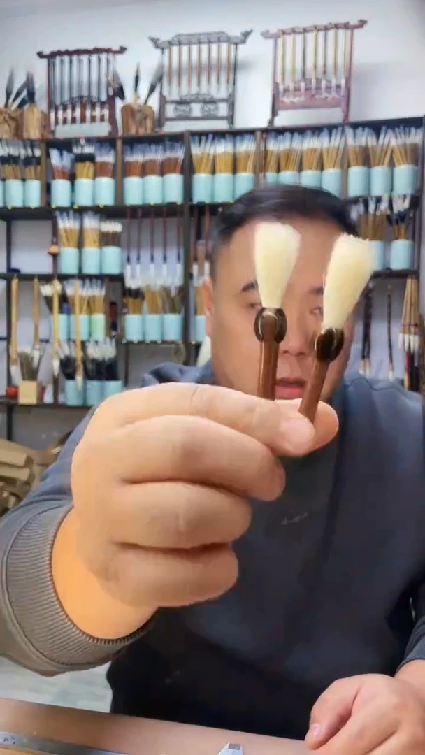 袖珍羊毫一支