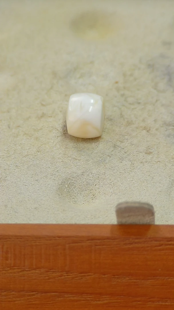 【闪购商品】蜜蜡裸石未镶嵌俄料直切9.4*7.8mm0.481克