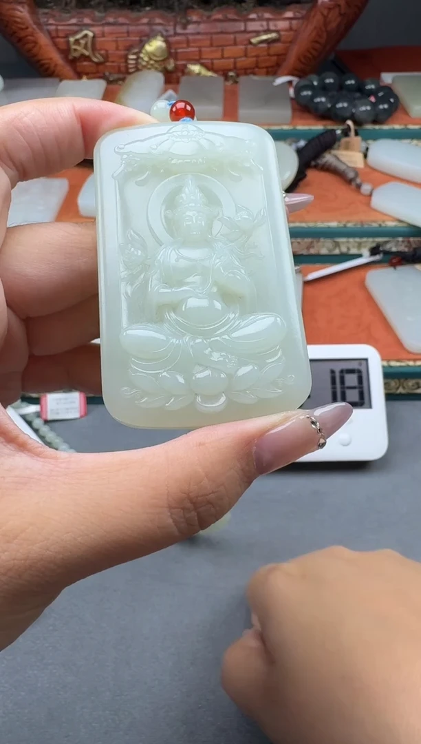 和田玉未镶嵌颈饰婷婷