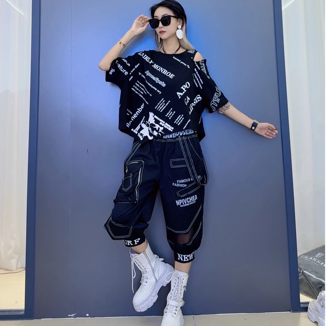 休闲单边露肩不规则圆领时尚短袖-拼接网纱织带潮流毛边休闲裤子