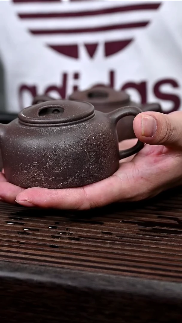 茶壶紫砂大***萌牛盖 御风堂刻绘