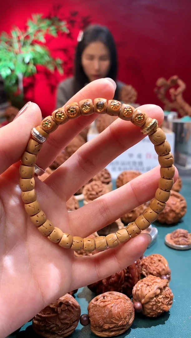 【闪购商品】桃核把件147258369222