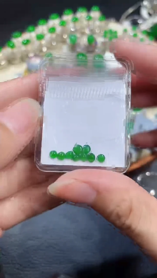 未镶嵌翡翠耳饰蛋面