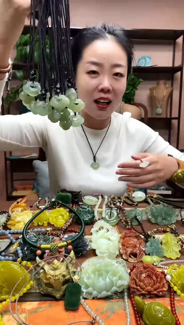 未镶嵌岫玉吊坠多样性发货发其中之一