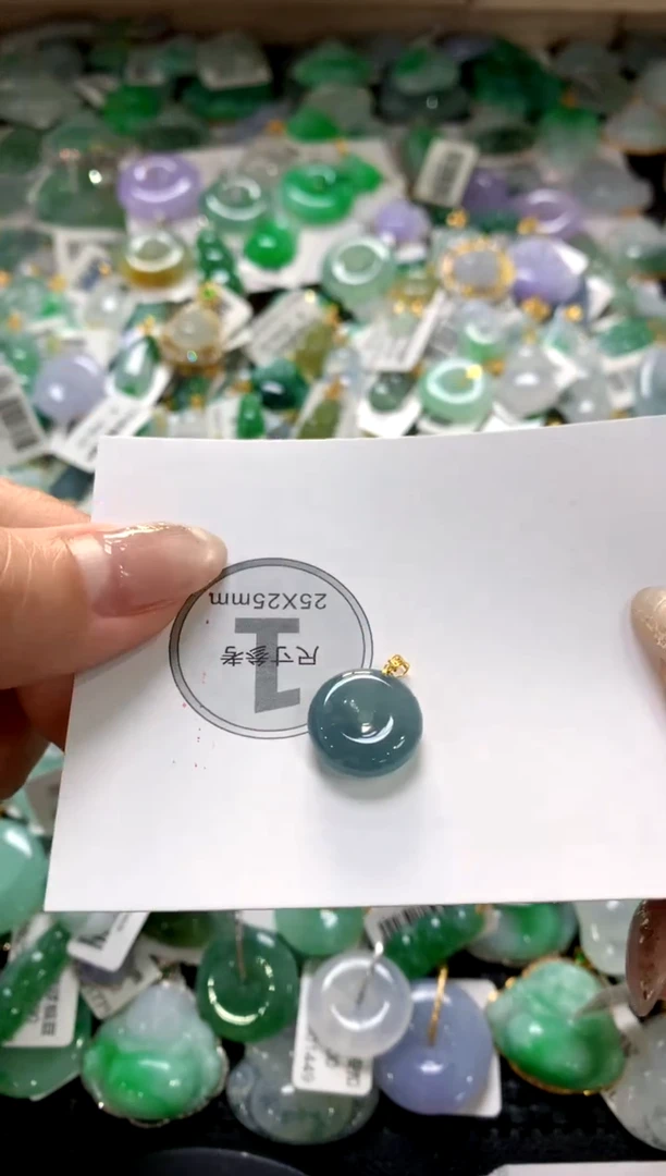 颈饰18K金镶嵌翡翠1111111111111111