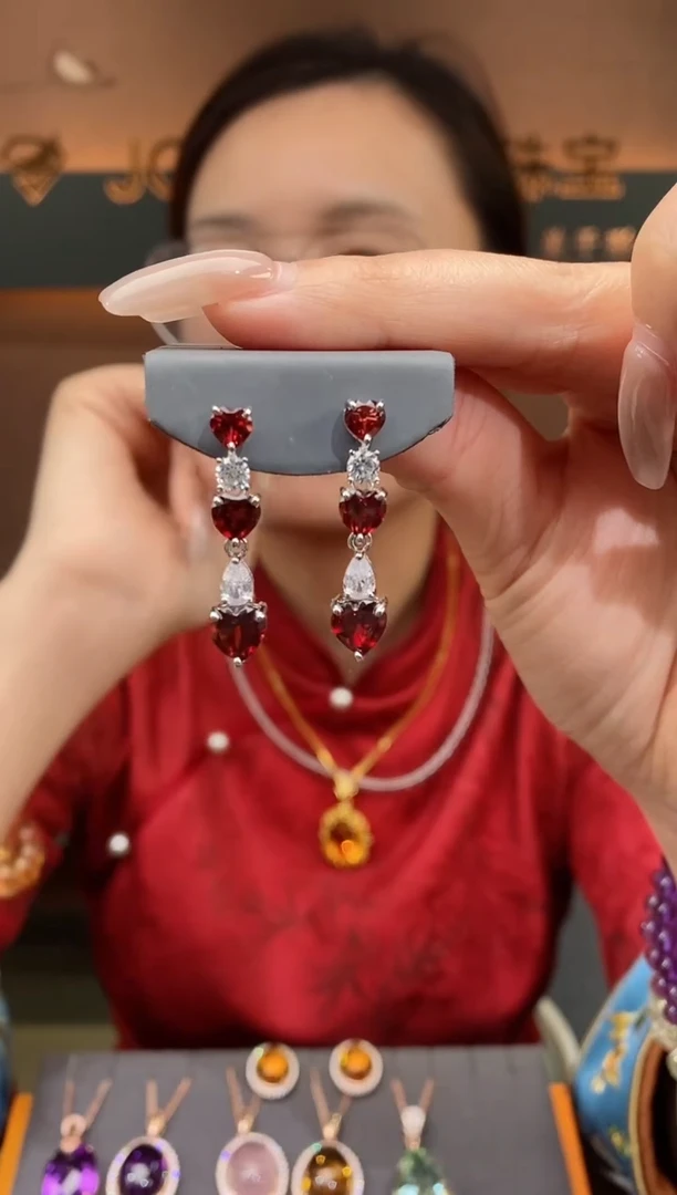 【闪购商品】石榴石耳钉银S925镶嵌石榴石耳钉