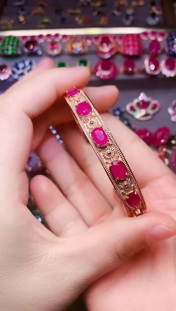 银S925镶嵌手镯红宝石....