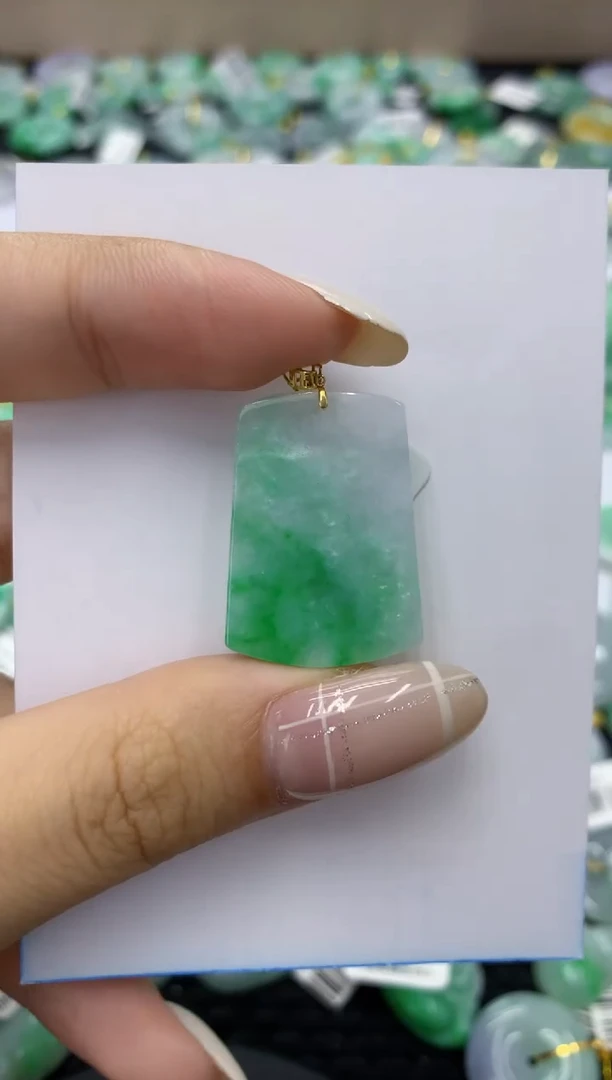 翡翠18K金镶嵌颈饰天然缅甸翡翠A货