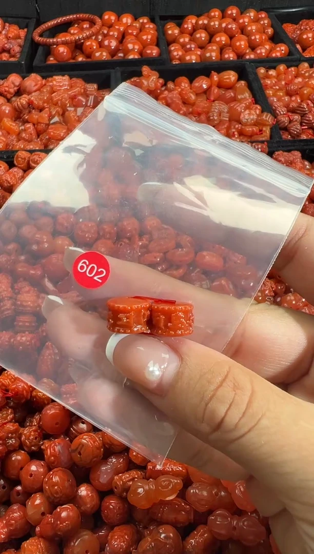 颈饰未镶嵌南红玛瑙1